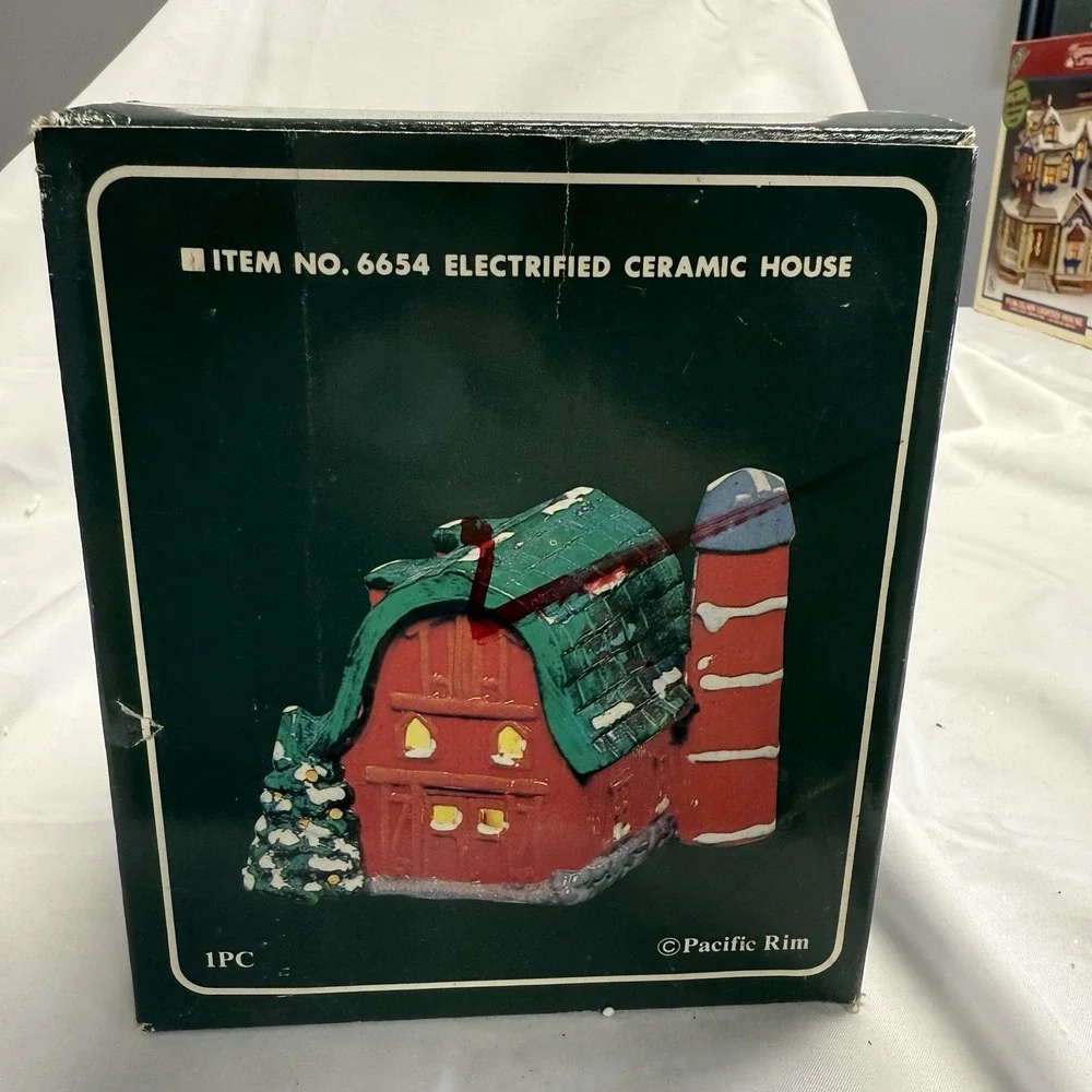 Chistmas Village Barn Ceramic‎ Pacific Rim Lighted Red Silo Snow Vintage